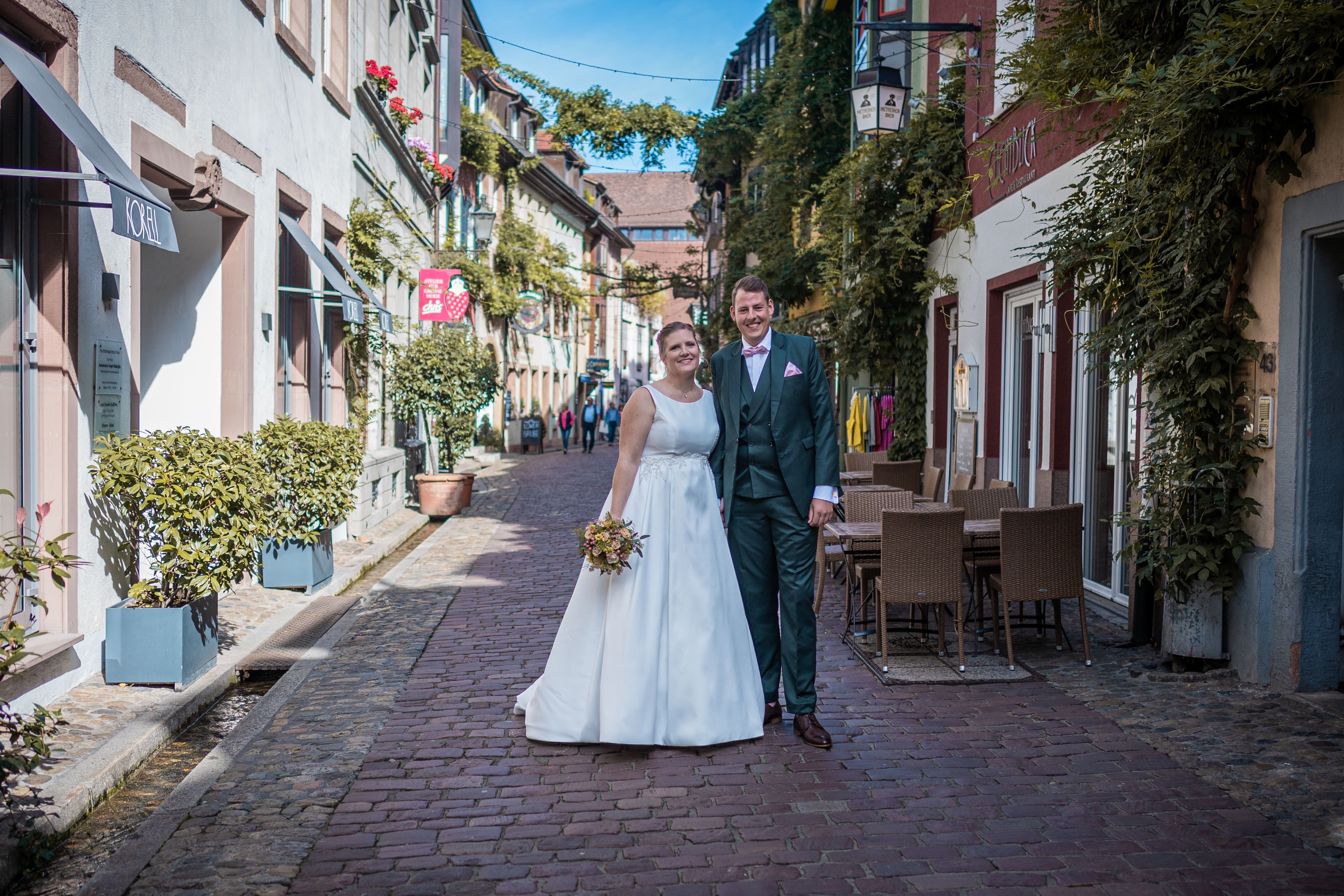 Brautpaar in Freiburger Altstadt